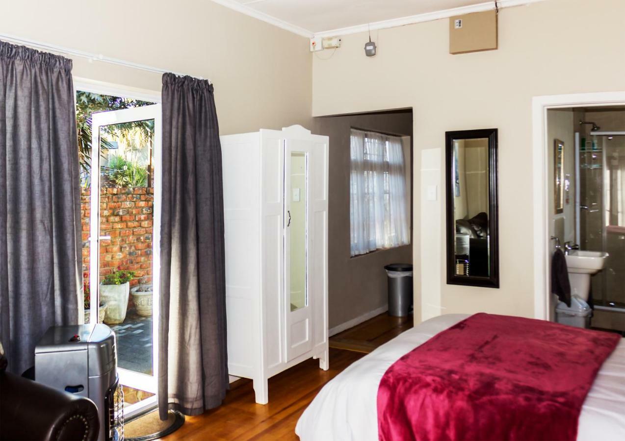 Kirknewton Hotel Port Elizabeth Exterior photo